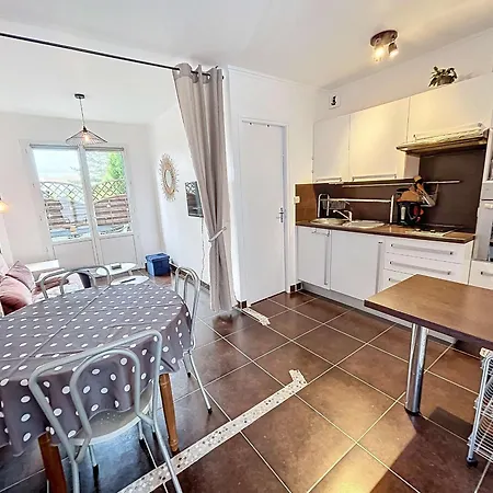 Rdc Pres De La Avec Terrasse Et Wi-fi - Fr-1-361-555 Daire *