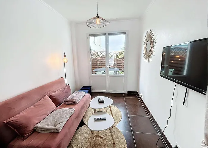 Rdc Pres De La Avec Terrasse Et Wi-fi - Fr-1-361-555 Lägenhet