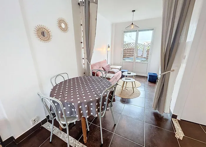 Rdc Pres De La Avec Terrasse Et Wi-fi - Fr-1-361-555